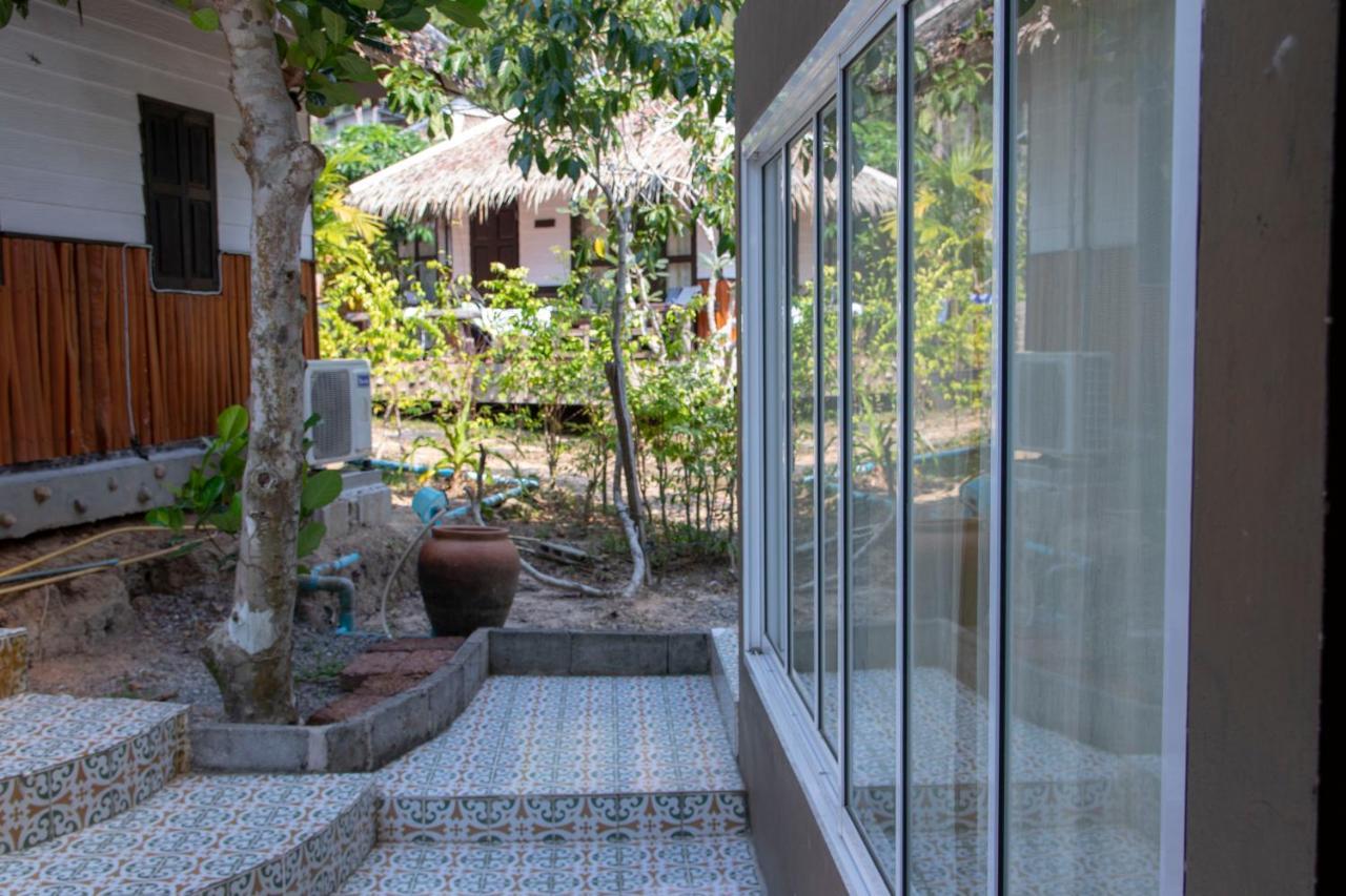Ban_Na Hotell Koh Chang Exteriör bild